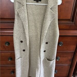Stylish neutral sleeveless sweater with brown buttons!
